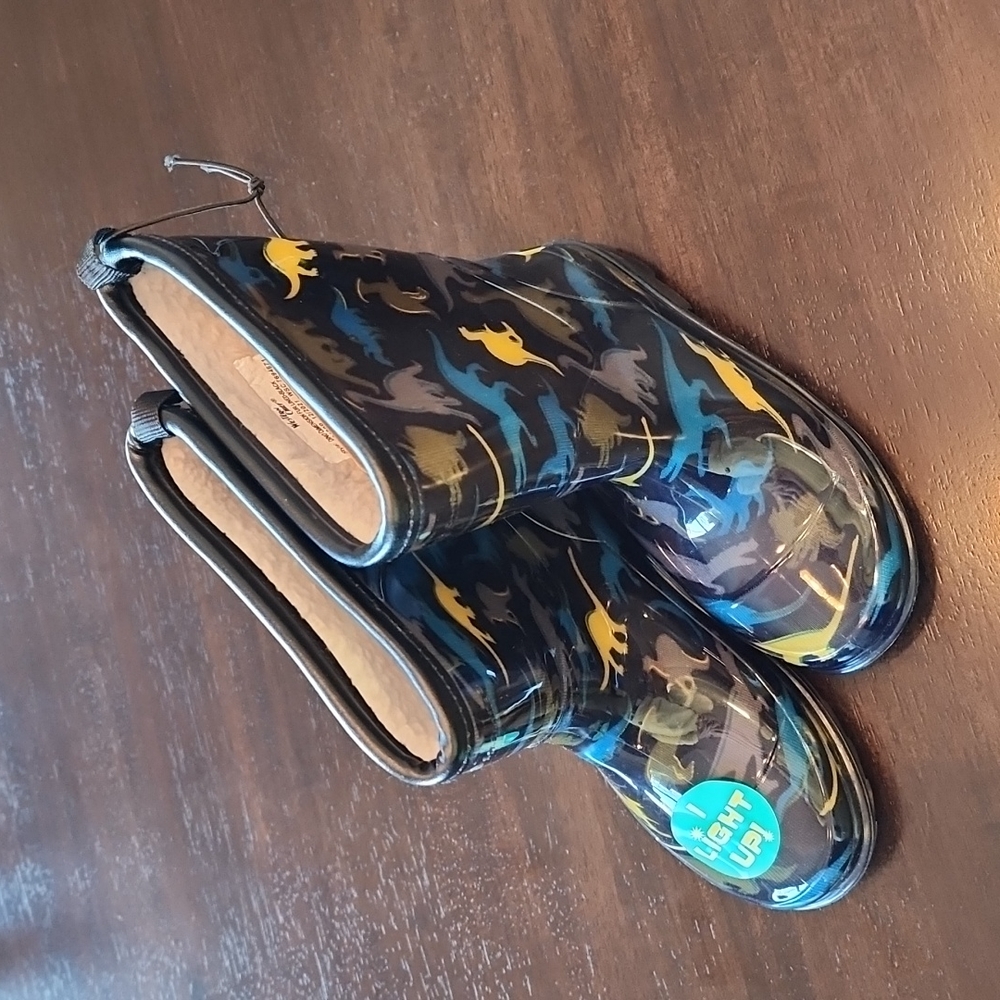 NEW rain boots dino sz 10